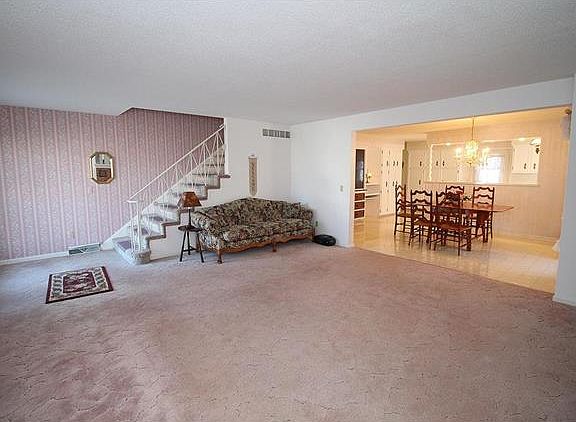 4th image of 279 Academy St