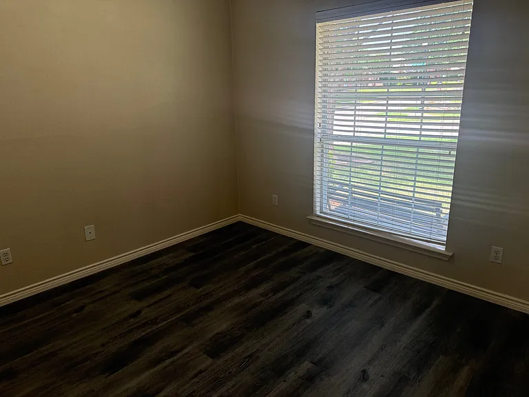 9200 Fairwood Ct — Photo 17