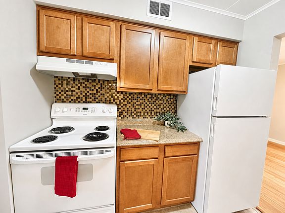 3rd image of 5148 E Willock Rd