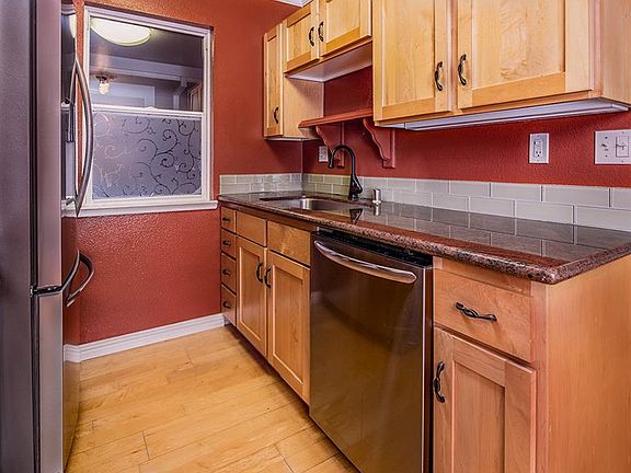 4th image of 170 Bayside Ct