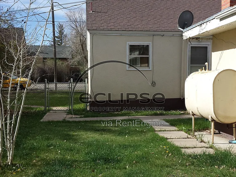 909 3rd St — Photo 7