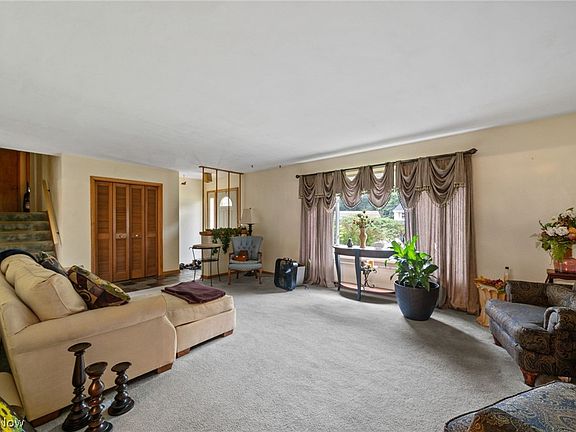 5th image of 1590 Newcastle Cir