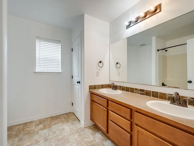 1262 SW Selway Ln — Photo 13
