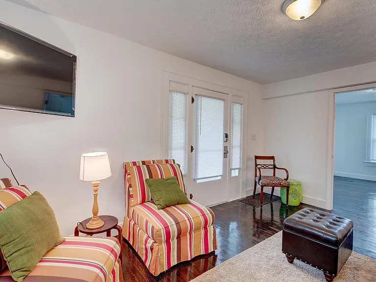 701 W Hanna Ave — Photo 3