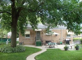 7711 E Prairie Rd, Skokie, IL 60076