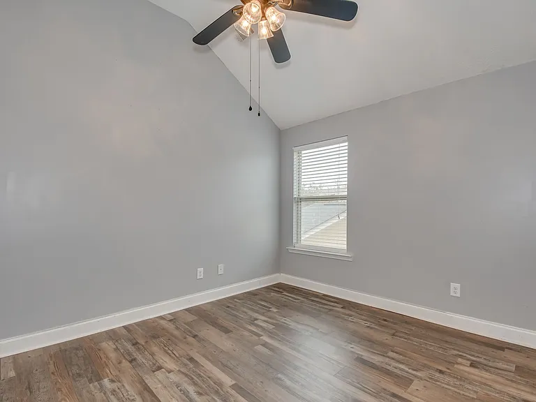 805 Erika Ln — Photo 18