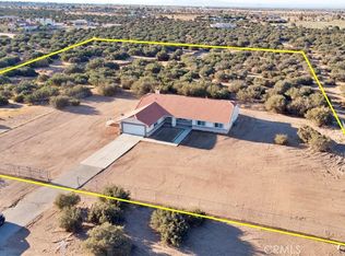9352 Cedar St, Oak Hills, CA 92344