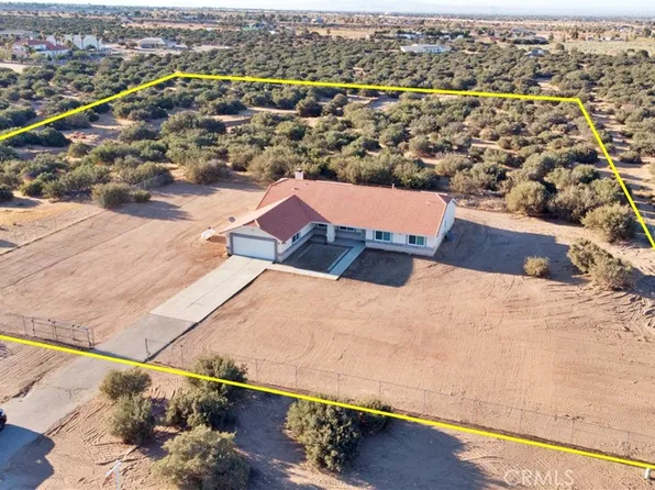 9352 Cedar St, Oak Hills, CA 92344