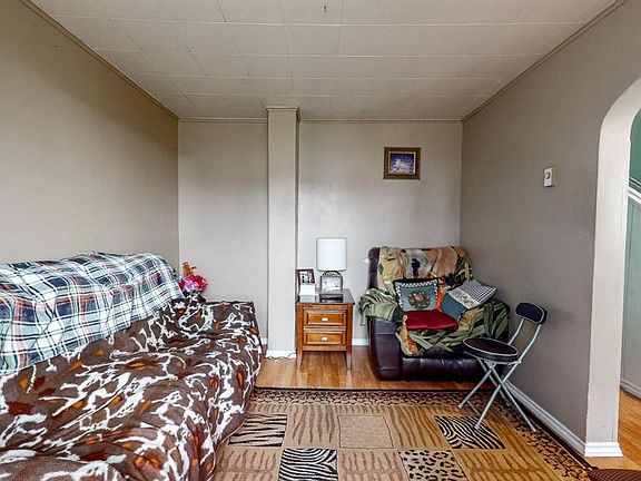4th image of 626 Empire Avenue