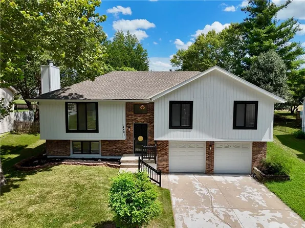 14401 Saint Andrews Dr, Grandview, MO 64030