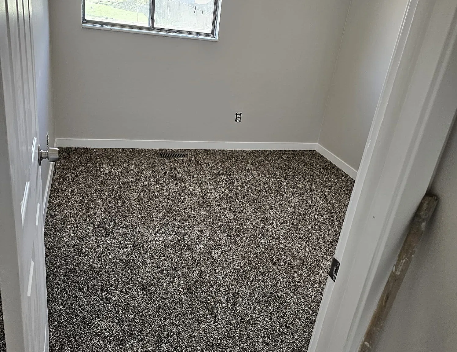 5 bed, 2.5 bath, 2500 sqft, $2,500 — Photo 4