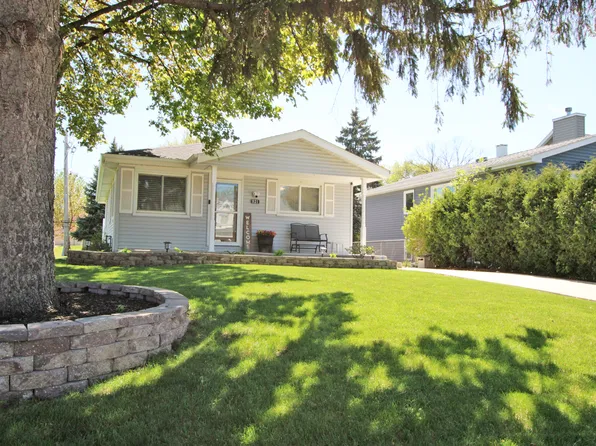 921 Country Club Rd, Lake Zurich, IL 60047