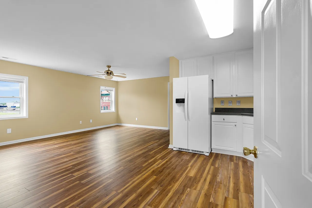 2 bed, 800 sqft, $1,500 — Photo 3