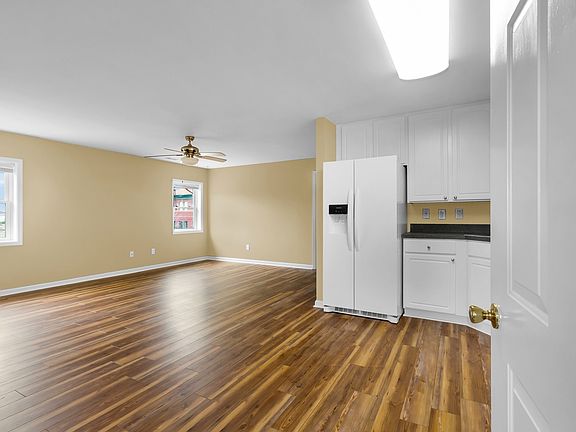 3rd image of 501 Queen St