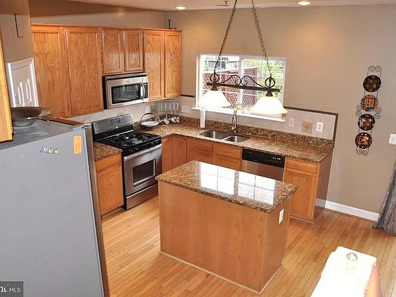 4th image of 9819 Woodyard Cir