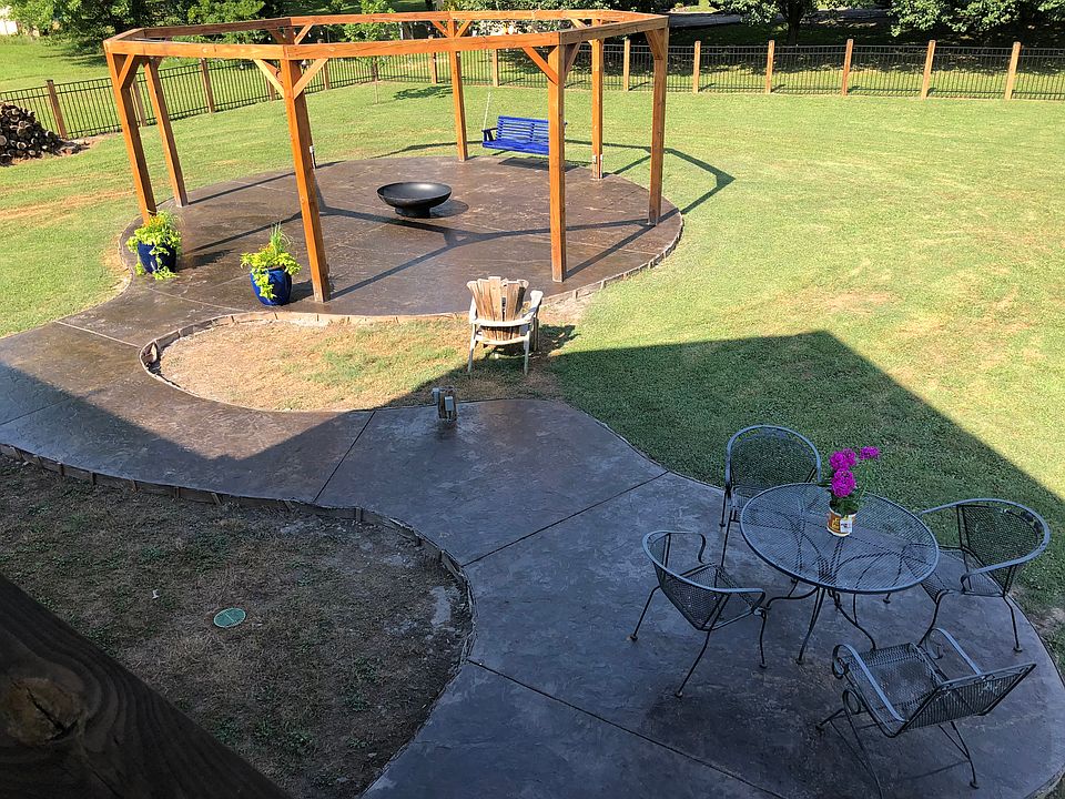 2nd image of 410 Sweet Briar Dr
