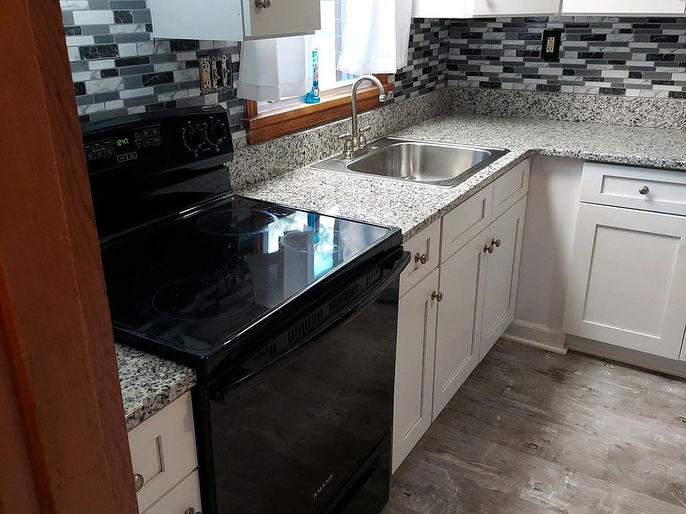 1st image of 619 Main St