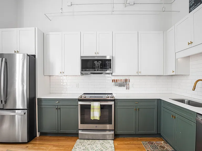 300 20th St N #204 — Photo 9