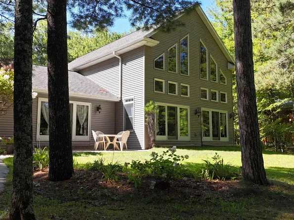 N1599 Rainbow Rd, Keshena, WI 54135