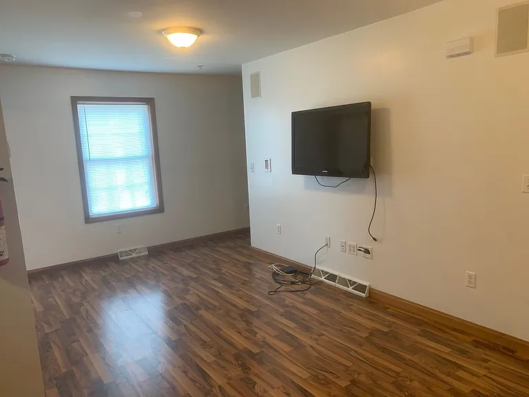 3 Bedroom 2 Bathroom Townhome — Photo 22