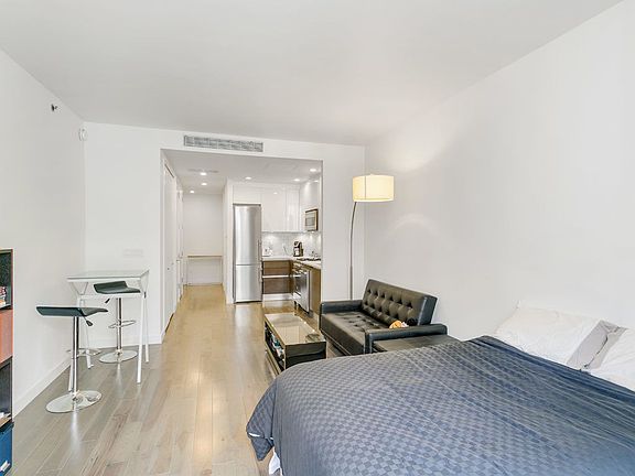 3rd image of 1135 45th Ave #3H