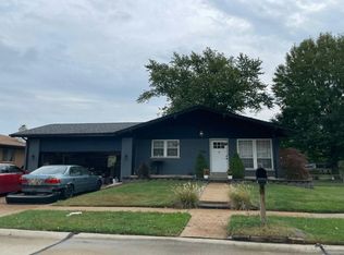 4660 Villa Knoll Dr, Saint Louis, MO 63128