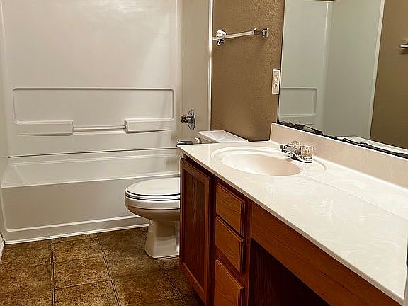 4th image of 821 Mahomet Dr