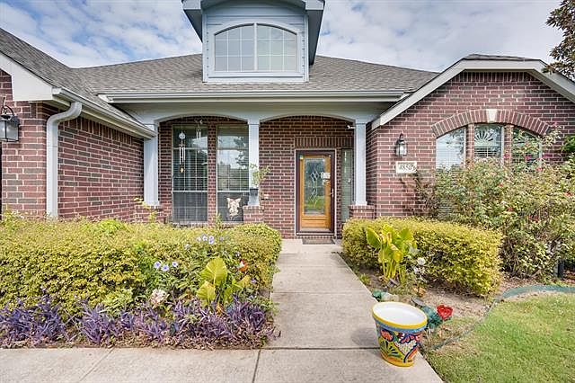 1st image of 4856 Monarch Dr