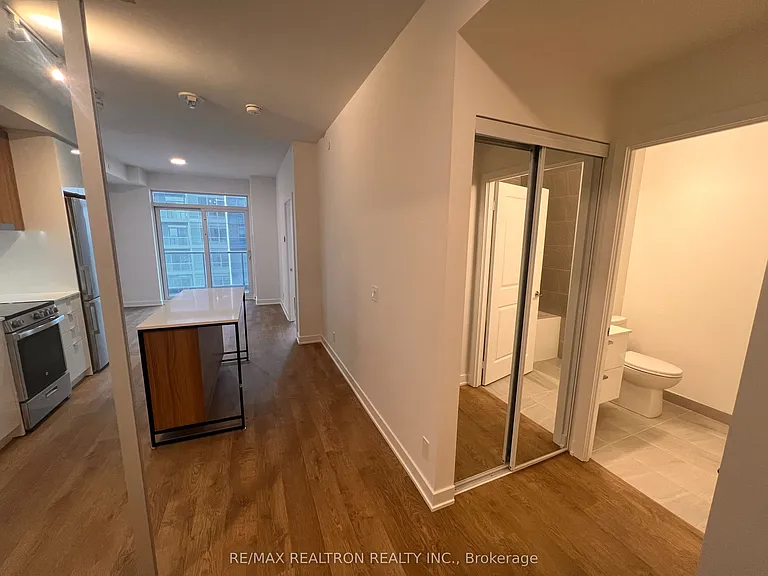 30 Upper Mall Way #2108 — Photo 3