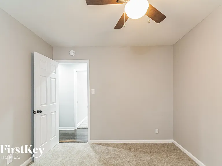 401 Sparella St — Photo 13