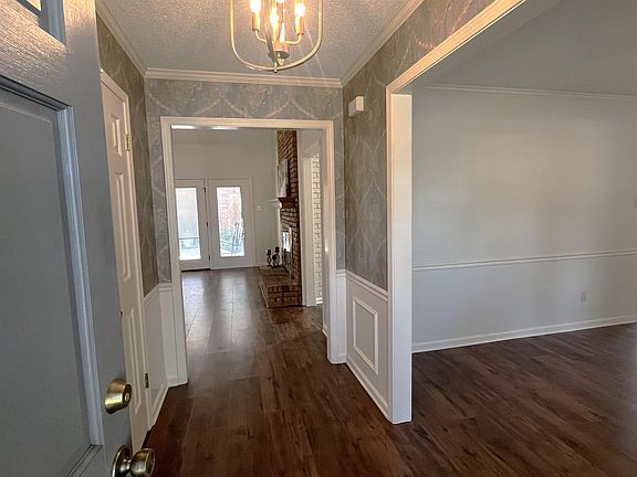 5th image of 1915 Allenby Rd