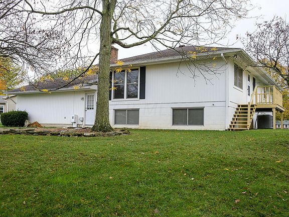 2nd image of 826 Pinehurst Ct