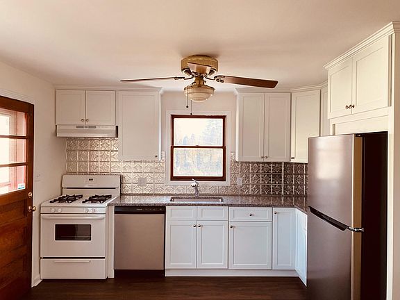 3rd image of 36 Indian Neck Ave