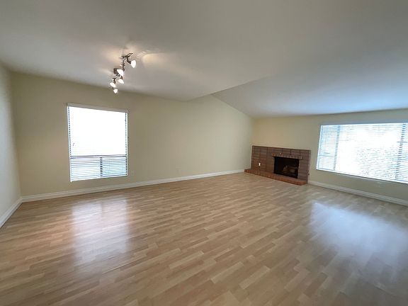 3rd image of 7053 Seawind Dr