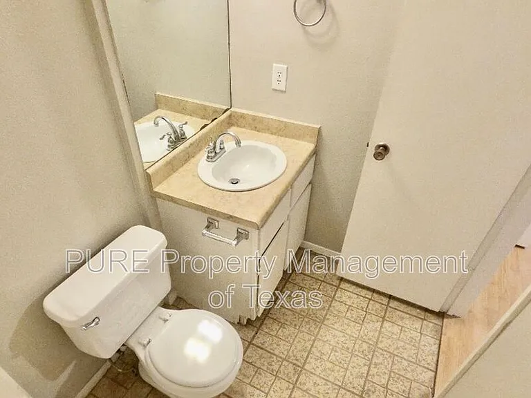 8508 Romney Rd — Photo 11