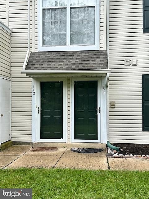 1st image of 142 Shire Dr