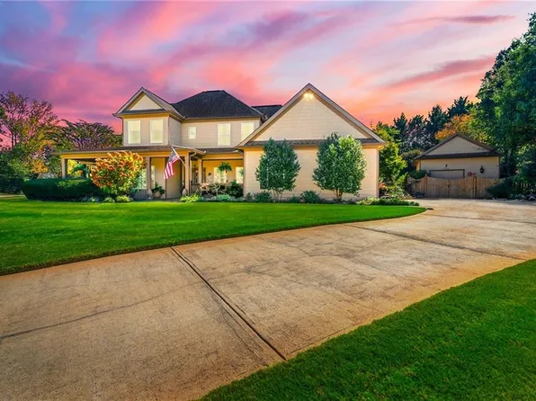 86 Cottonwood Rd, Jefferson, GA 30549