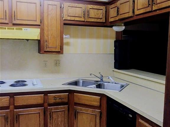 3rd image of 1908 N Moulton Ct