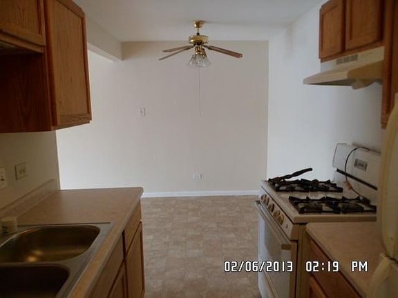 2nd image of 100 Willow Ln #1112