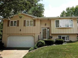 1301 W 42nd St, Davenport, IA 52806