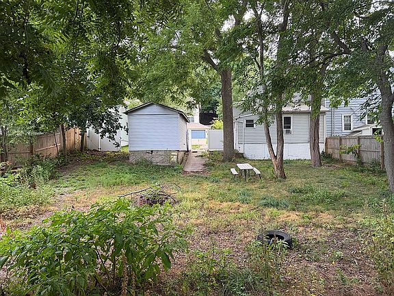 3rd image of 117 Clinton Ave