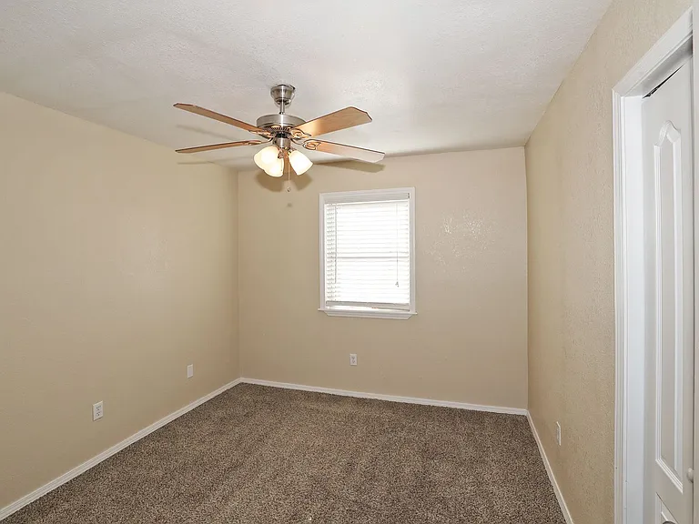 2905 Salem Dr — Photo 15