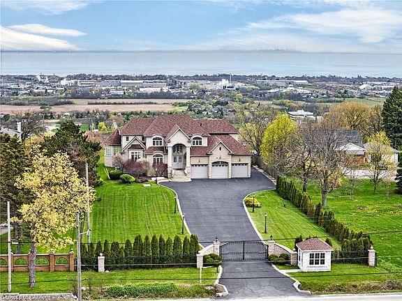 2nd image of 803 Ridge Rd