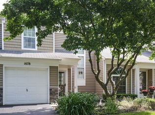 1678 College Green Dr, Elgin, IL 60123