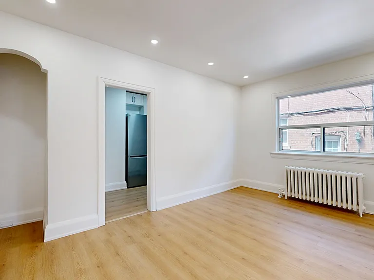 1214 Avenue Rd — Photo 32