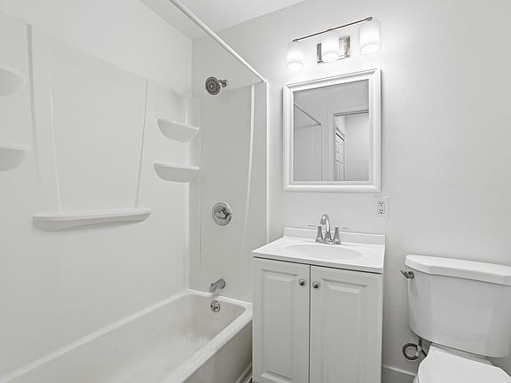 3rd image of 201 4th Ave APT 15