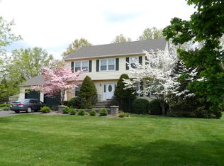 2 Brown Ct, Annandale, NJ 08801
