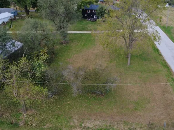 Harrington St, Dearborn, MO 64439