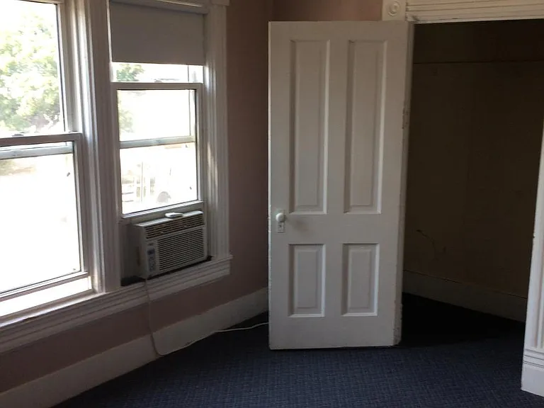 423 S 9th St #UPSTAIRS — Photo 5