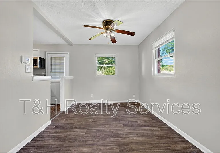 3836 Priscilla Ave — Photo 5